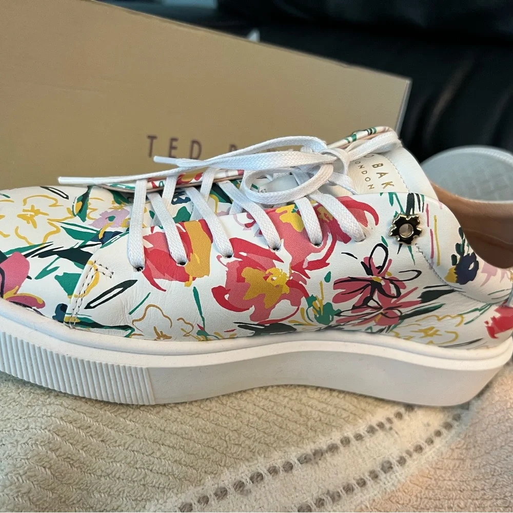 Ted Baker size10-10.30 leather floral fashion sneakers. - Picture 5 of 9